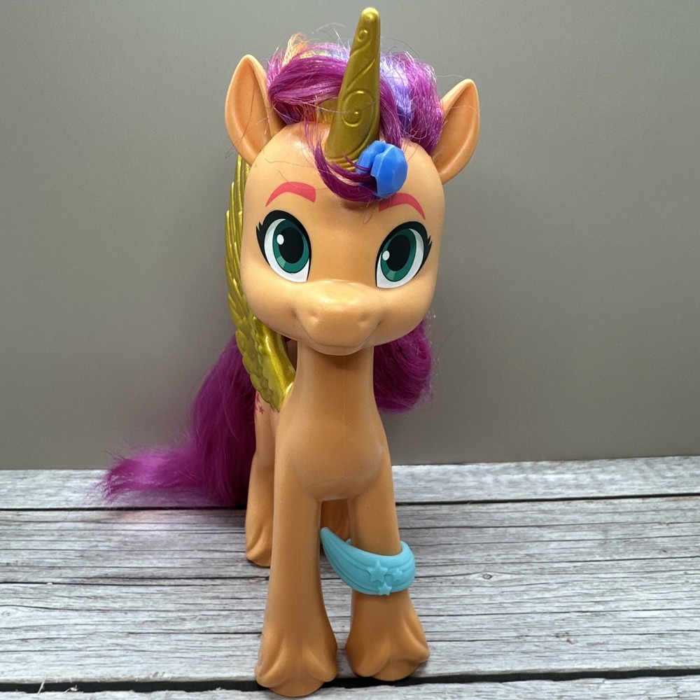 My Little Pony A New Generation Sparkling Generation Sunny Starscout Figure Toy